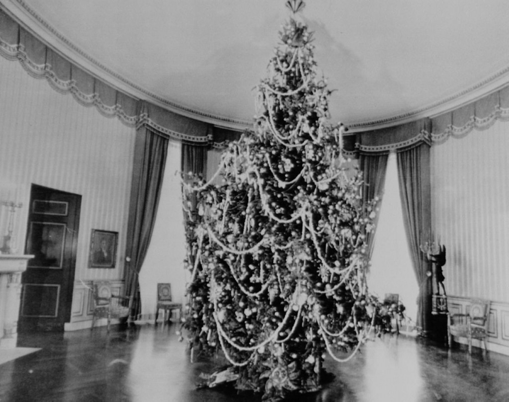 christmas-tree-blue-room-1964
