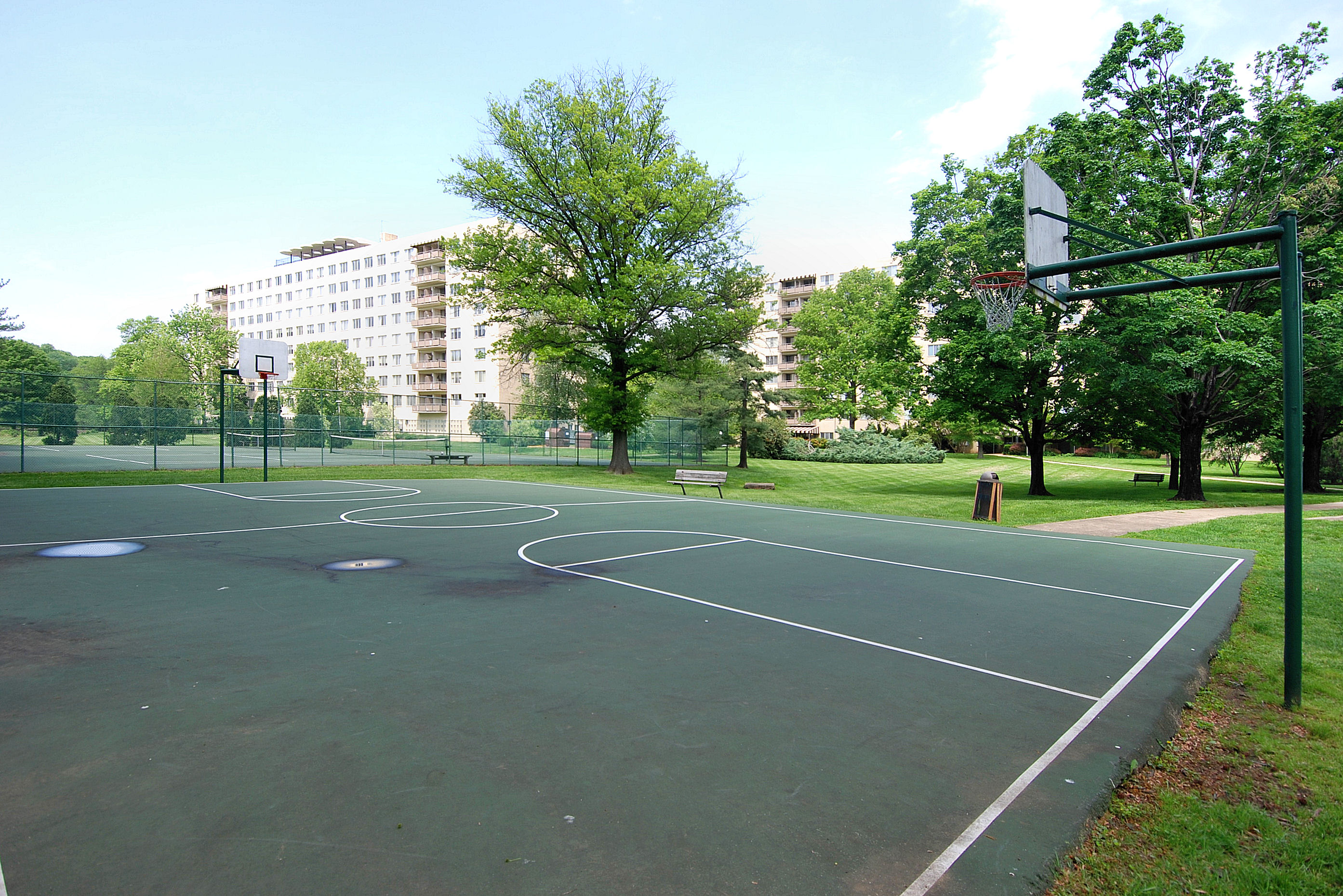 River Towers Basketball and Tennis Courts Nesbitt Realty Property