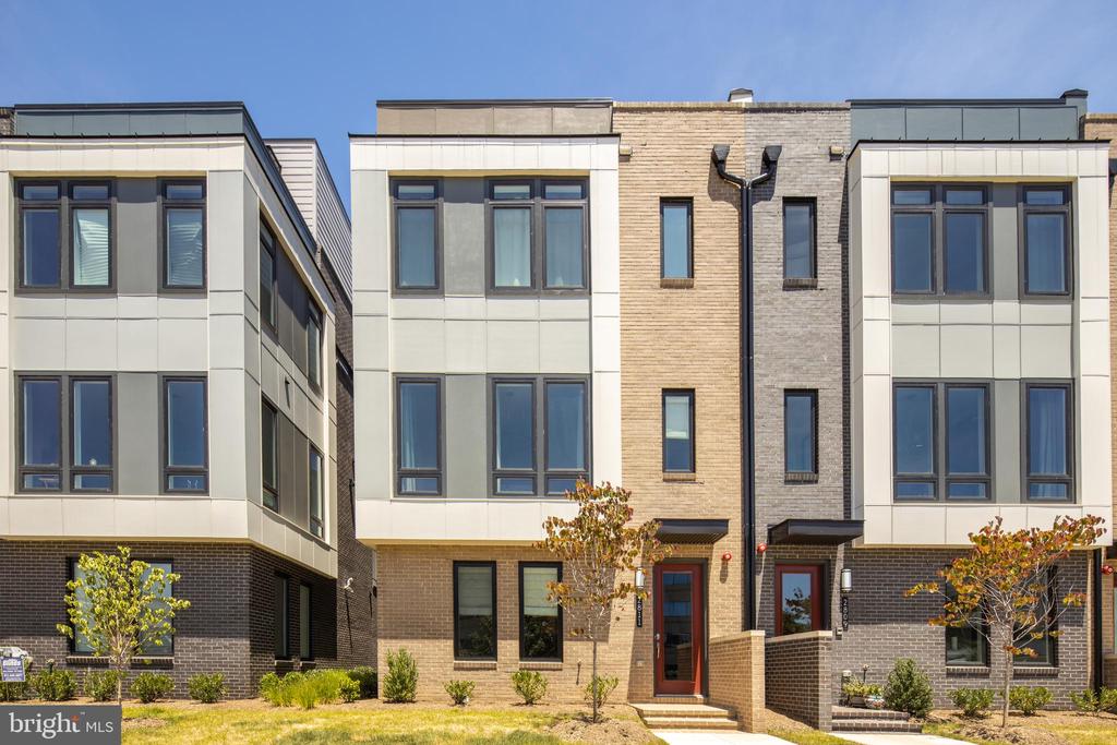 Are You Seeking A Townhouse Near The Metro? Consider Eisenhower Square ...